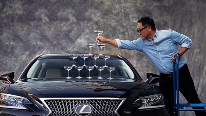 Lexus tái hiện màn quảng cáo tháp ly champagne 31 năm trước trên dòng LS - 2