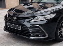 Giá xe Toyota Camry niêm yết và lăn bánh tháng 7/2022